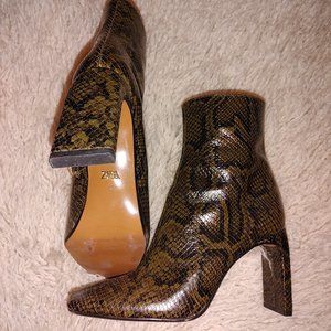 ZARA snakeprint Women heeled booties size 37 (6.5-7)